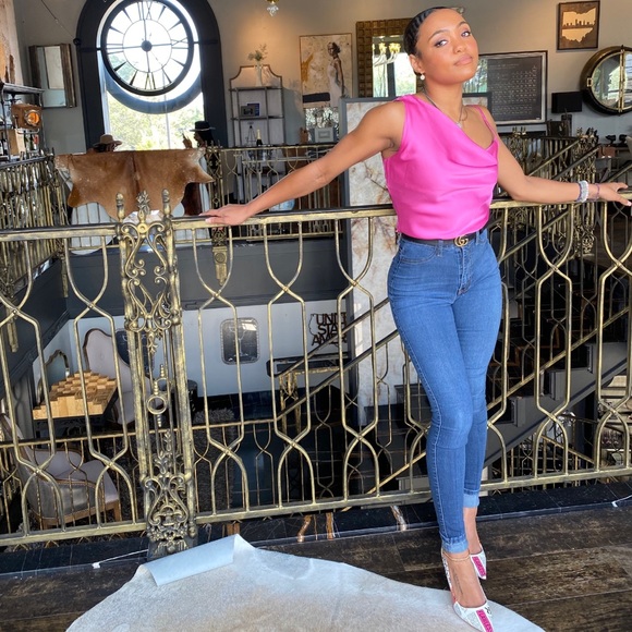 Meet your Posher, Alexis - Picture 2 of 4